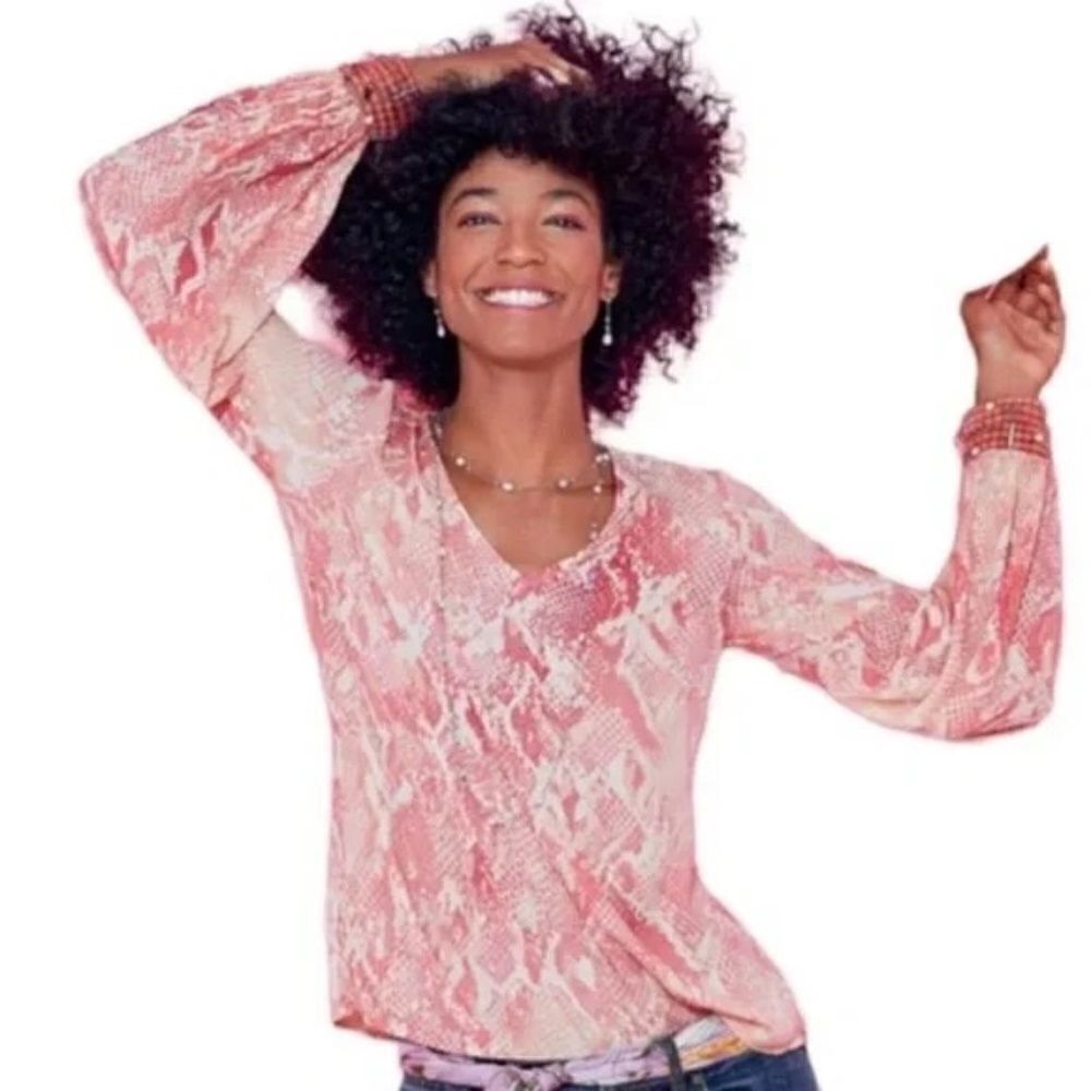 Cabi Bethany Snake Print Pink V-neck Long sleeved Blouse Size S